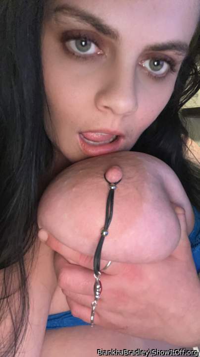 OMFG, I wanna lick n suck that tit with you 😍