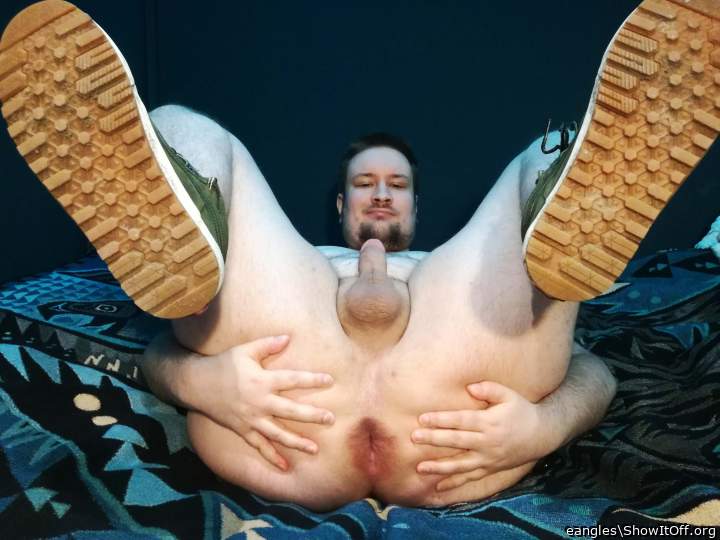 I would love to fill your gorgeous gaping arsehole