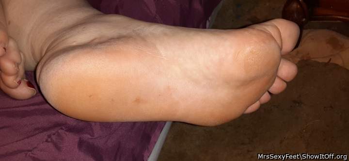Adult image from MrsSexyFeet