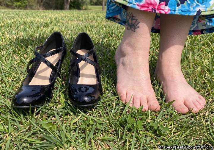 Adult image from MrsSexyFeet