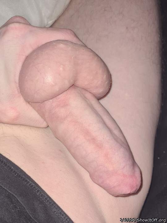 Mmm you look sooo full ! I�d wank you dry 😉