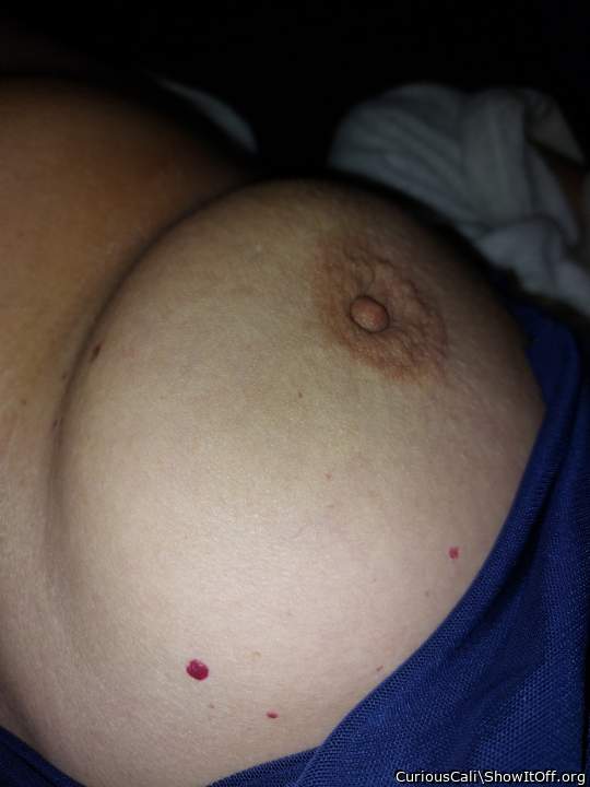 Fine big tit and I bet her nipples get very hard too!!  