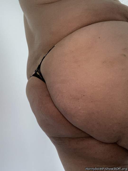 My ass in super g string thong 👅