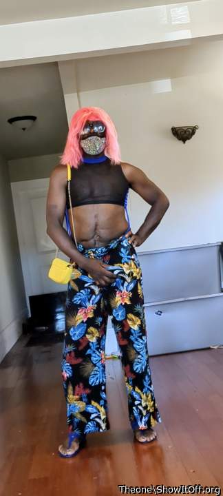 Guys please I'm a crossdresser and a Damm sexy one at that