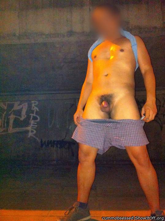 Adult image from cummobsessed