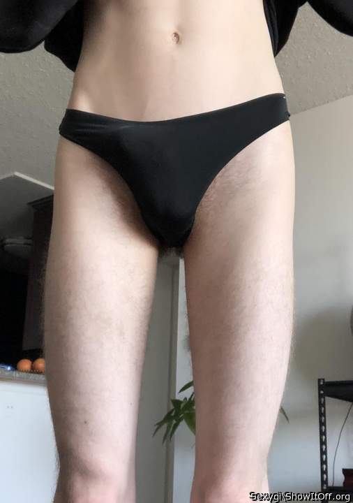 I wish qqqq1234 could feel my bulge  

