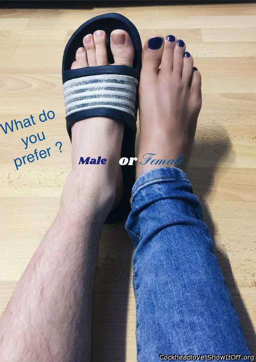 Mmmm delicious female feet  