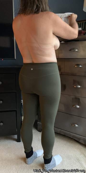 who like my ass and legs in spandex?
