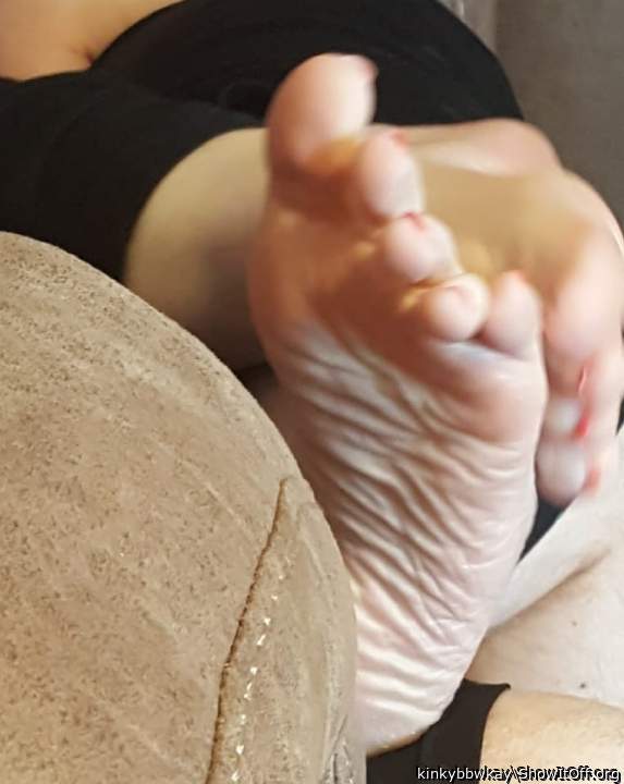 SLUT REDS FEET