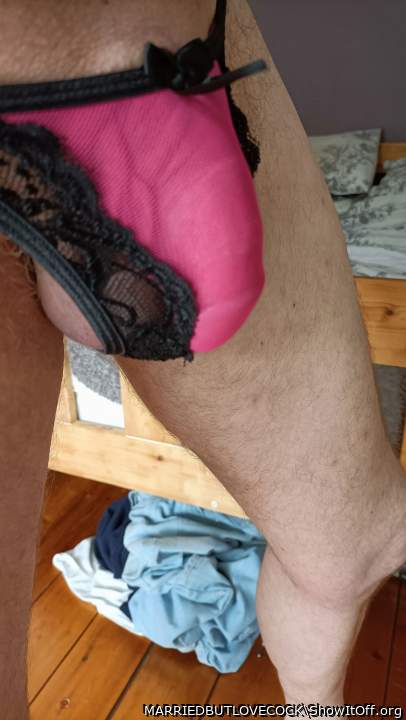 Adult image from MARRIEDBUTLOVECOCK