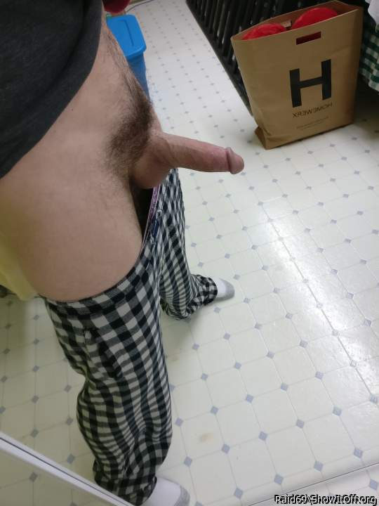 Oooohhh, YES!! Hairy, horny, meaty penis!