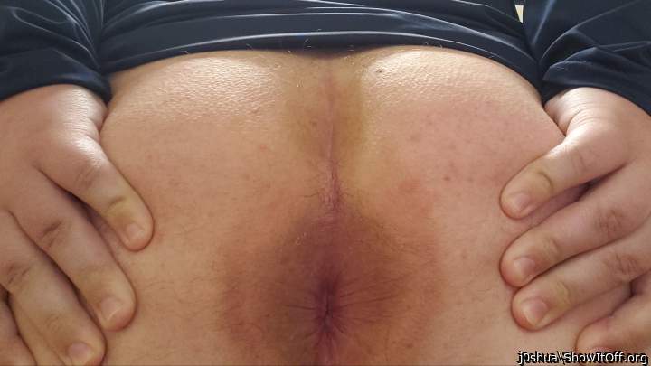 Oooohhh, that tight asshole looks like it will pull heavy cu