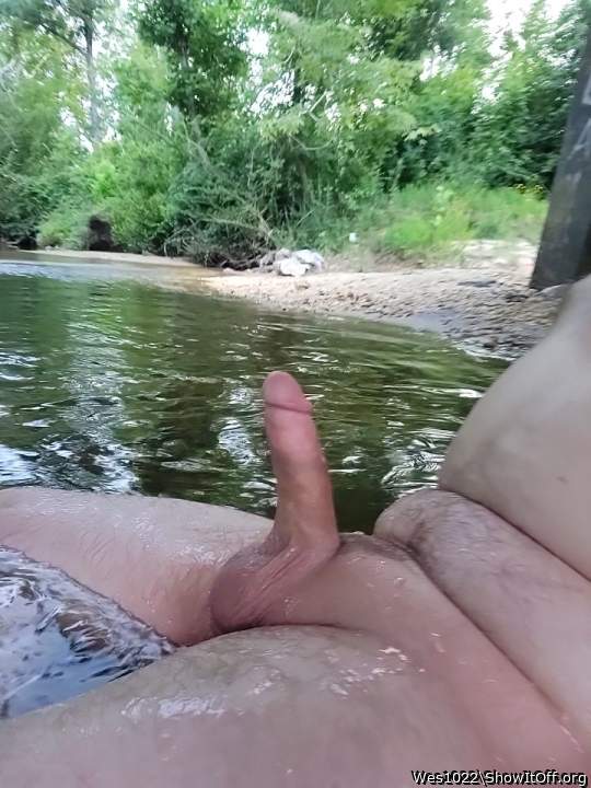 I would love to be laying between your legs licking and suck