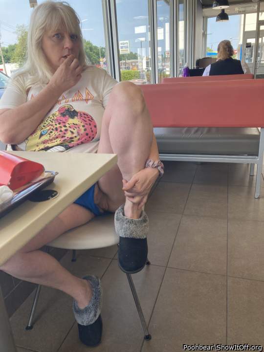 Pussy peek at McDonald�s😀
