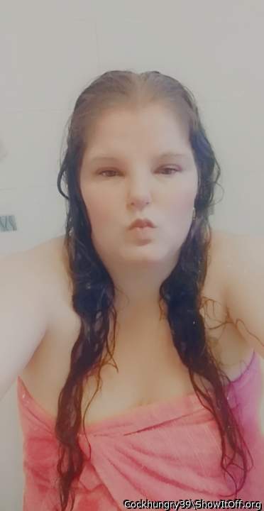 Very kissable lips, would look very nice wrapped around my c