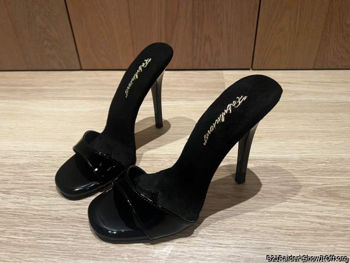 Adult image from B21Raider