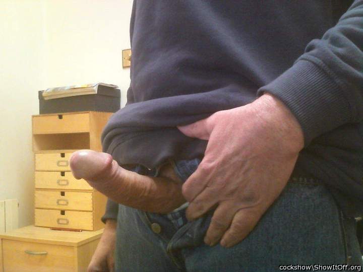 Adult image from cockshow