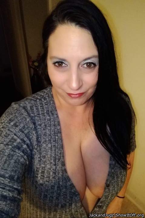 Very nice you�re very beautiful and I love the cleavage. I l
