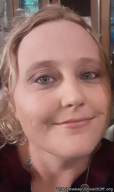 SLUT LISA HERE, I HOPE YOU FUCKERS CUM MY FACE