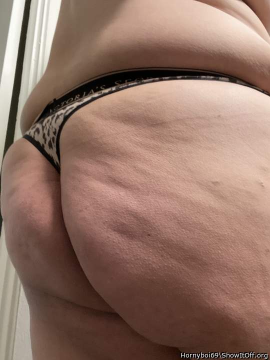 Me in Victoria�s Secret thong 1