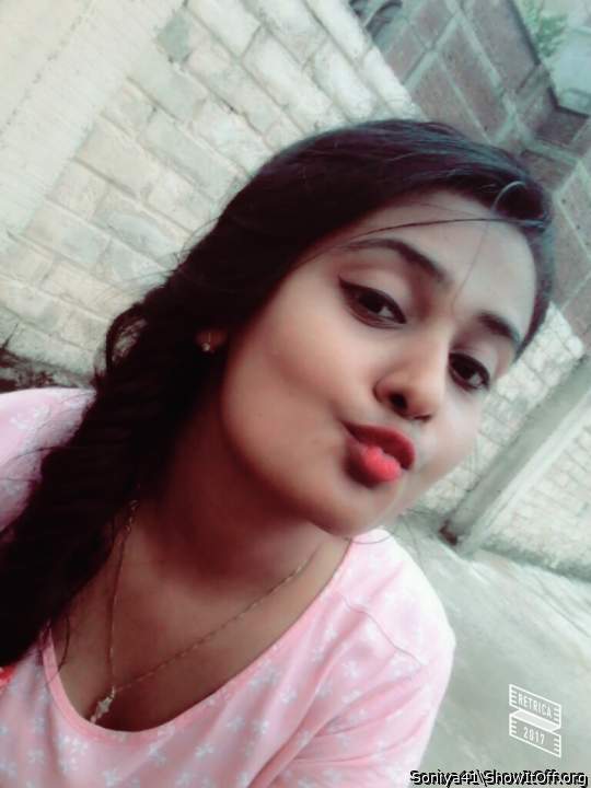 Beautiful lips 😍👄 fantastic eyes, very stunn