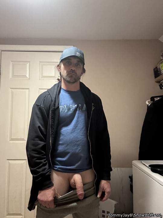 Good looking man nice fit body and a gorgeous cock ladies ch