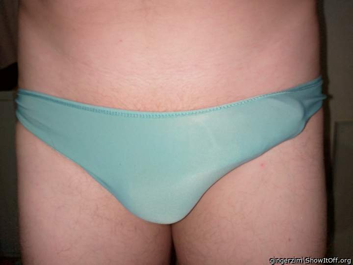 Wow love the bulge. Nice and hard would love to feel it