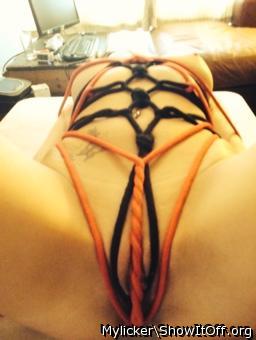 My tongue would love to explore there!      