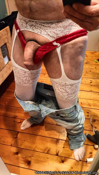 Adult image from MARRIEDBUTLOVECOCK