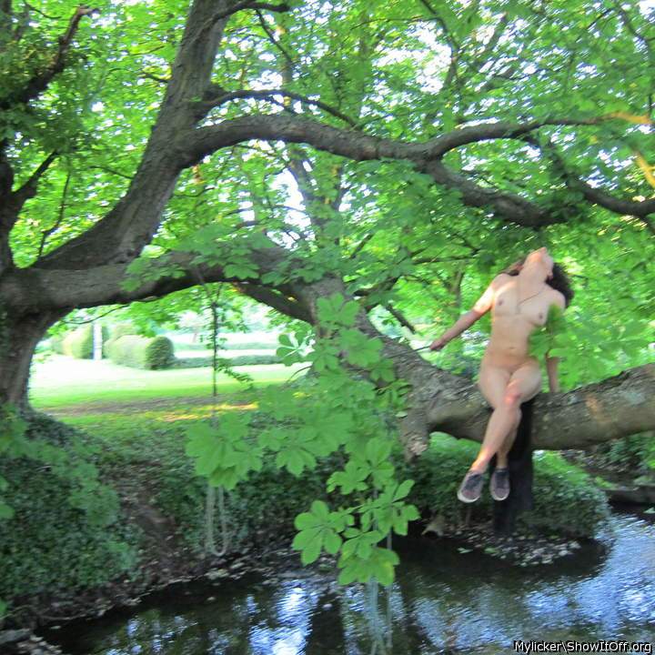 It's so great to be nude outside and to celebrate being aliv