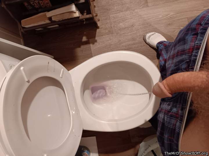 Pissing1