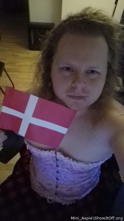 Adult image from Mini_Aspie