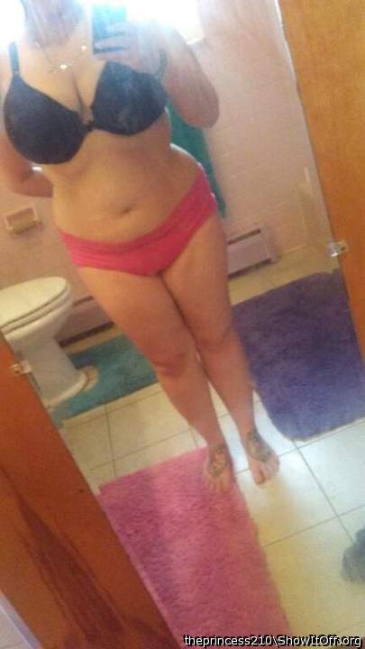 Mhhh yummy pink pants... looks absolutely sexy! like it so m