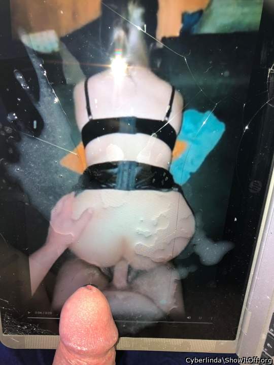 Cover me with your warm cum &#128166;