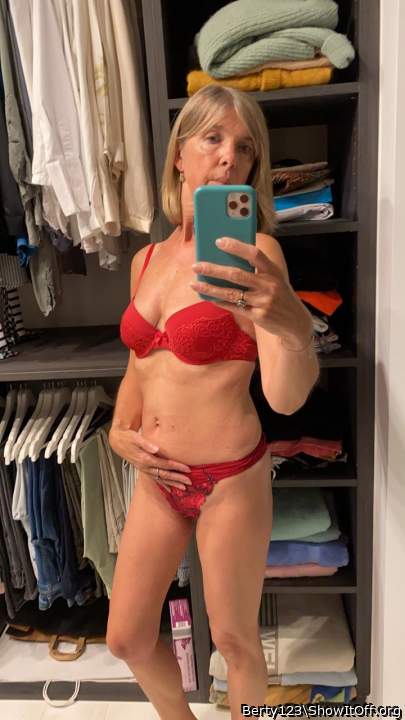 Get bored come help me jerk off...