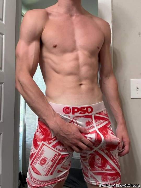 Great body. Now slide those boxers down!