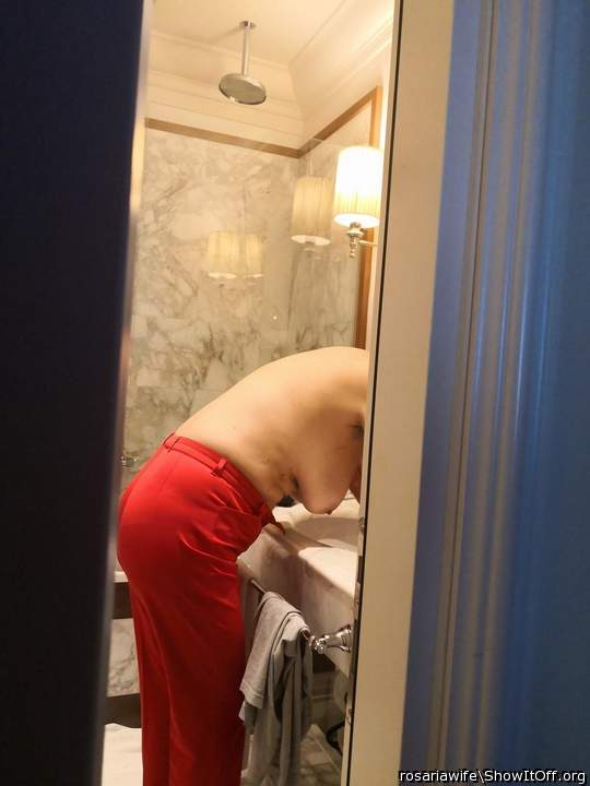 Mmmmhhhhh ti posso prendere le tette in mano? Adoro giocarci