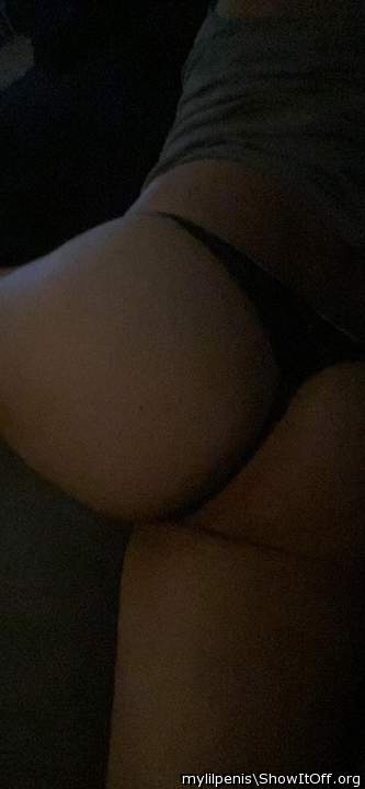 who�s ass is better? Mine or my girls ;)