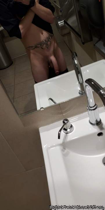 Adult image from BigDickTwink