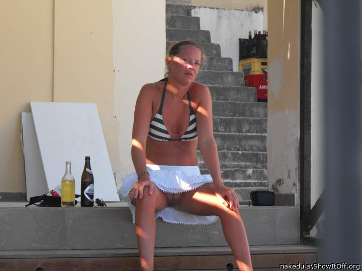 cocksucker.......this pic is HOT......love her slit showing