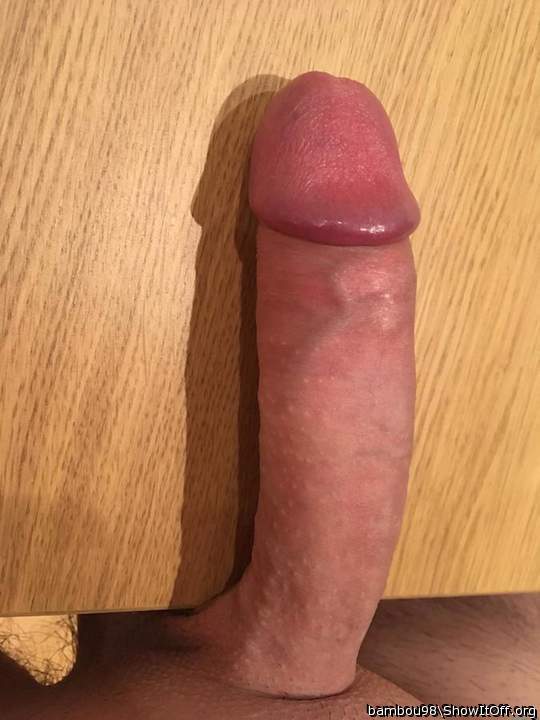 un putain de beau p�nis ! 
une queue pos�e sur la table pou