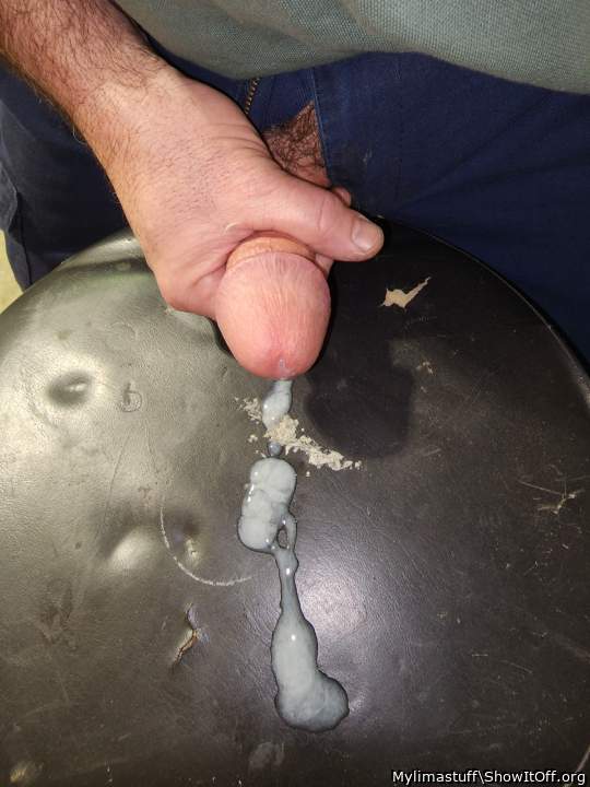 I luv cum so I�ll gladly lick up that cum for u then suck u 