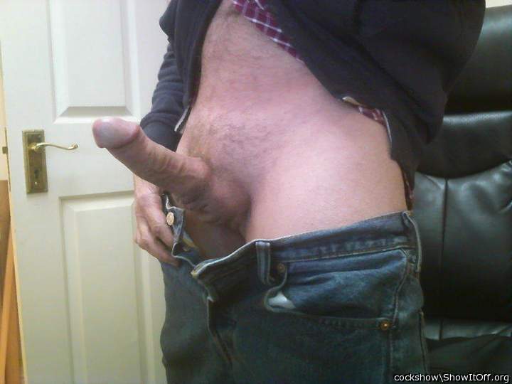 Adult image from cockshow