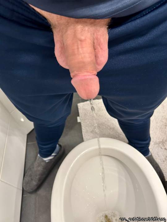 Hot cock and balls. Nice strong stream. I want it