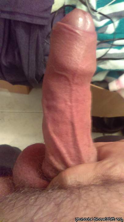 Beautiful looking uncut cock 😍😍😍