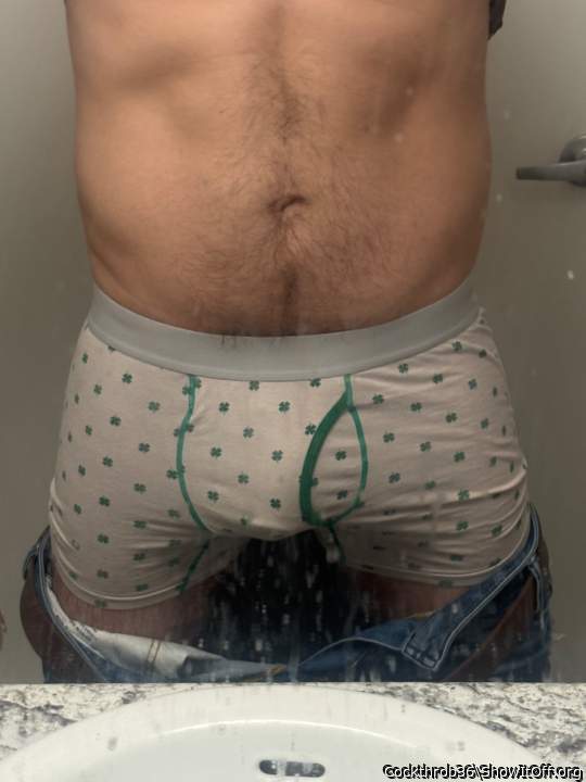 nice bulge and abs 