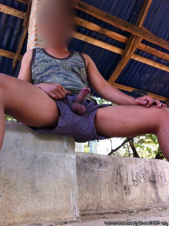 Adult image from cummobsessed