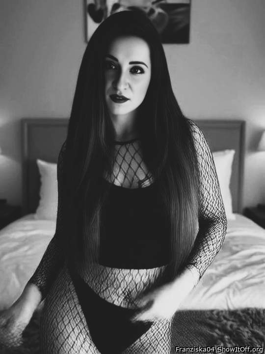 sexy goth girl...