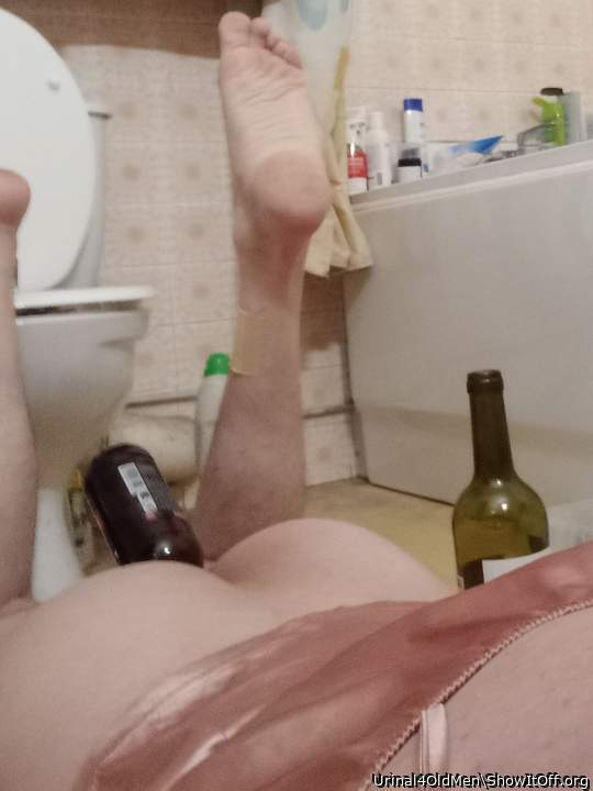 Adult image from Urinal4OldMen