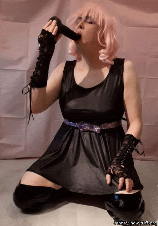 wow you looks so hot when you suck!
